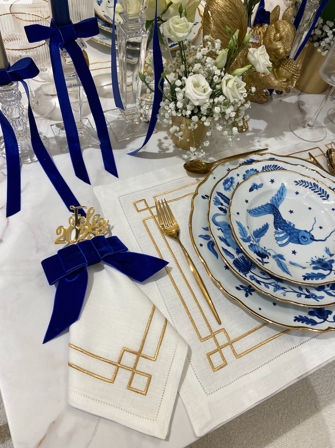 Presente-Conjunto de 4 Individuais e 4 guardanapos-Bordado "LUXURY"