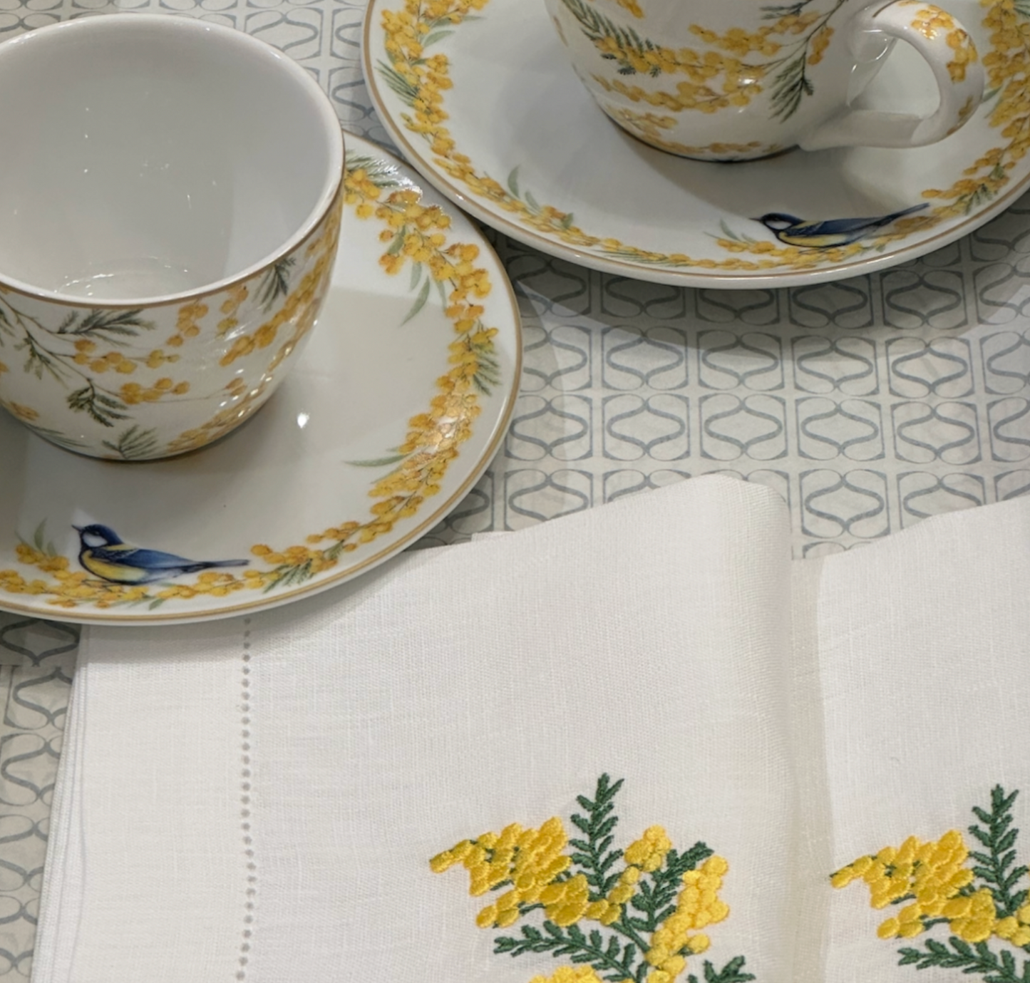 Presente-Set de 2 Chavenas de Chá e 2 guardanapos-Coleção "MIMOSA"