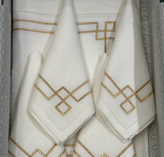 Presente-Conjunto de 4 Individuais e 4 guardanapos-Bordado "LUXURY"